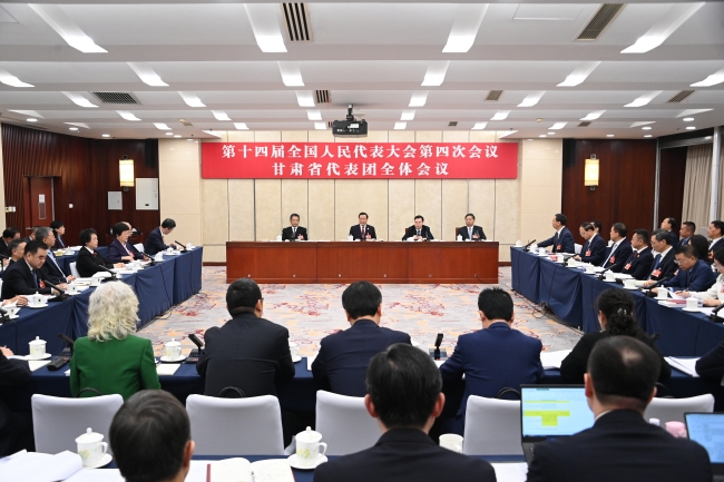 ��߼죺Ŭ��������Ⱥ����ÿһ��˾�������и��ܵ���ƽ����